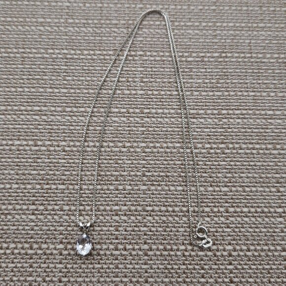Jewelry - 18 Inch Sterling Silver Light Topaz Gem Necklace A1968